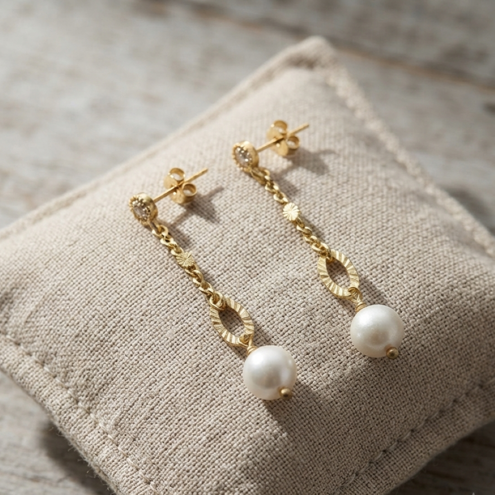 Alternative view of Boucles d oreilles argent dorée perle naturelle blanche zirconium blanc