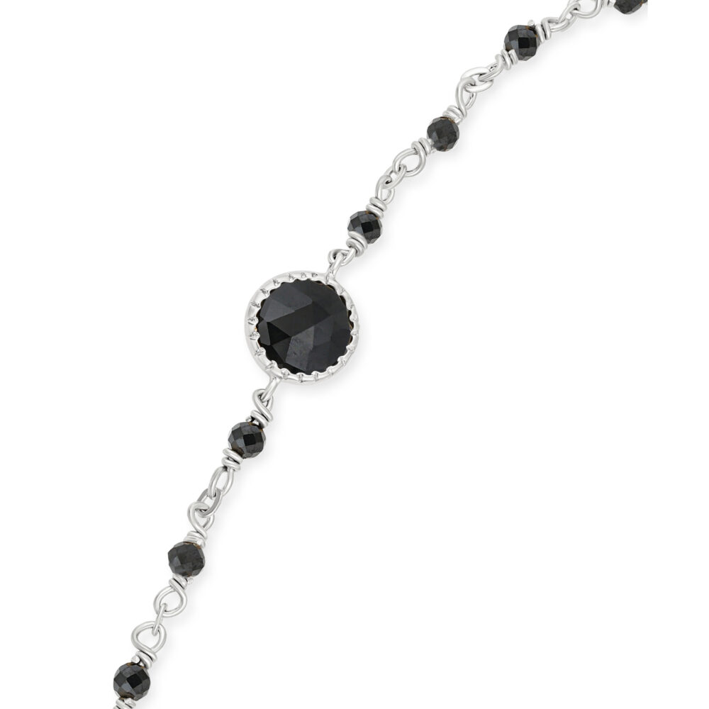 Alternative view of Bracelet argent rhodié perles naturelles spinelle noire et médaillon