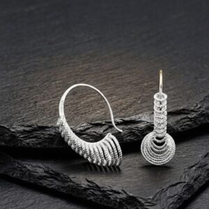 Boucles d'Oreilles Créoles Sculpturales Argent Rhodié Finition Diamantée Éclat Moderne 4