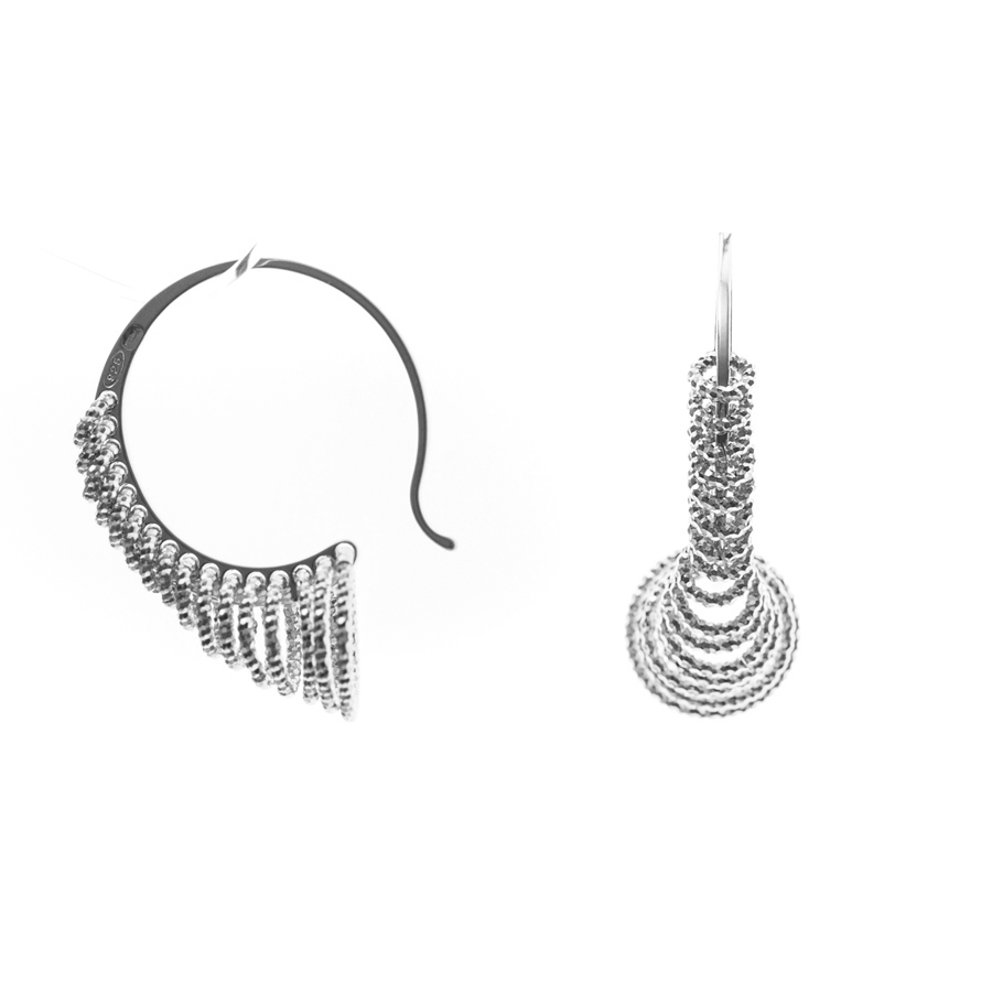 Boucles d'Oreilles Créoles Sculpturales Argent Rhodié Finition Diamantée Éclat Moderne