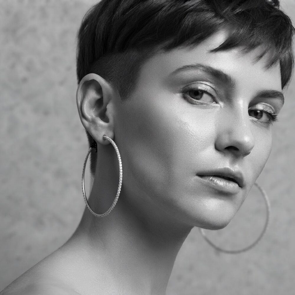Alternative view of Boucles d'oreilles créoles argent rhodié grand modèle diamanté Alba diamètre 45mm