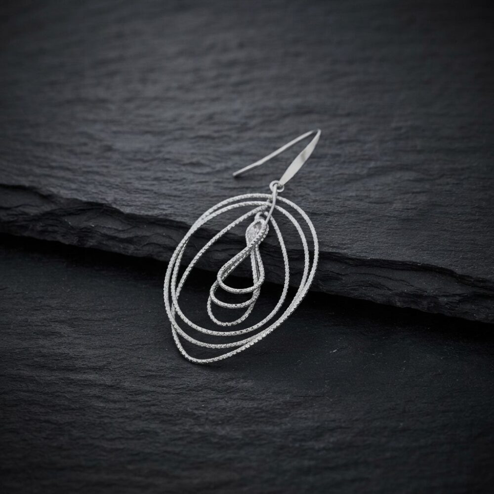 Alternative view of Boucles d'oreilles argent diamanté torsadée