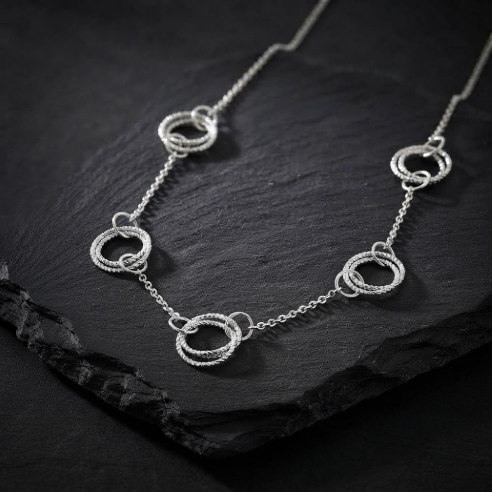 Alternative view of Collier en argent rhodié diamanté classique