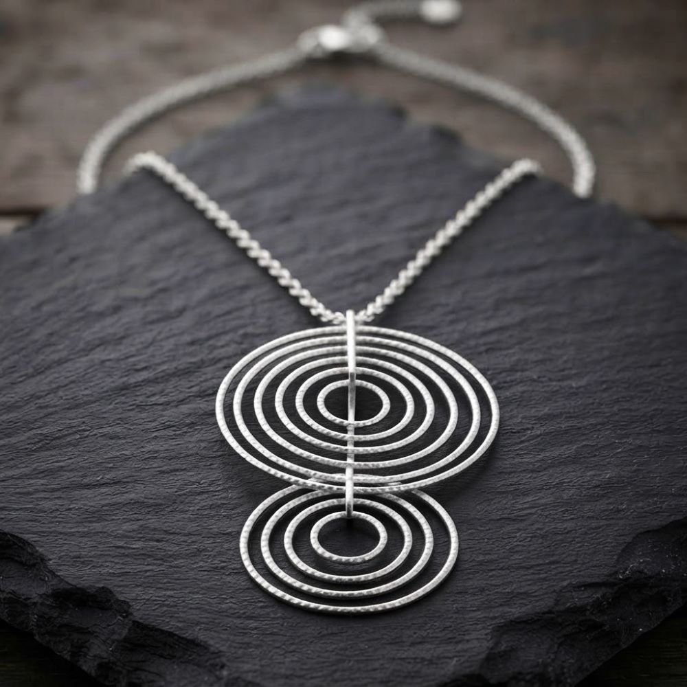 Alternative view of Collier argent rhodié diamanté cercles énigmatiques