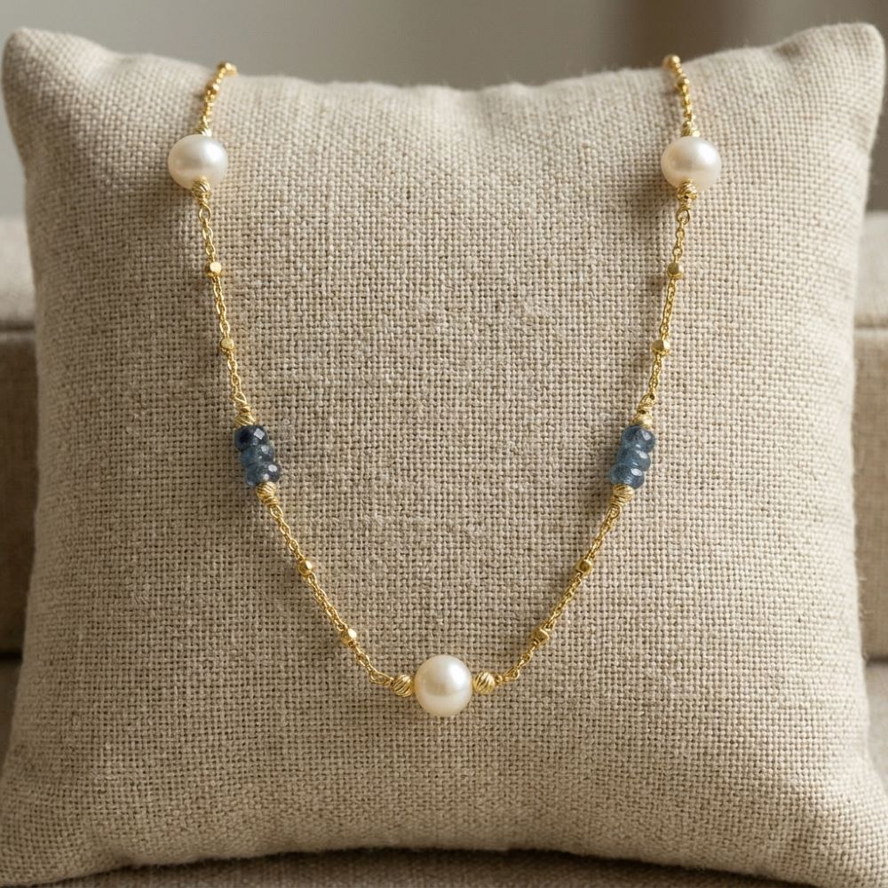 Alternative view of Collier argent doré pierres précieuses saphir véritable et perle naturelle blanche