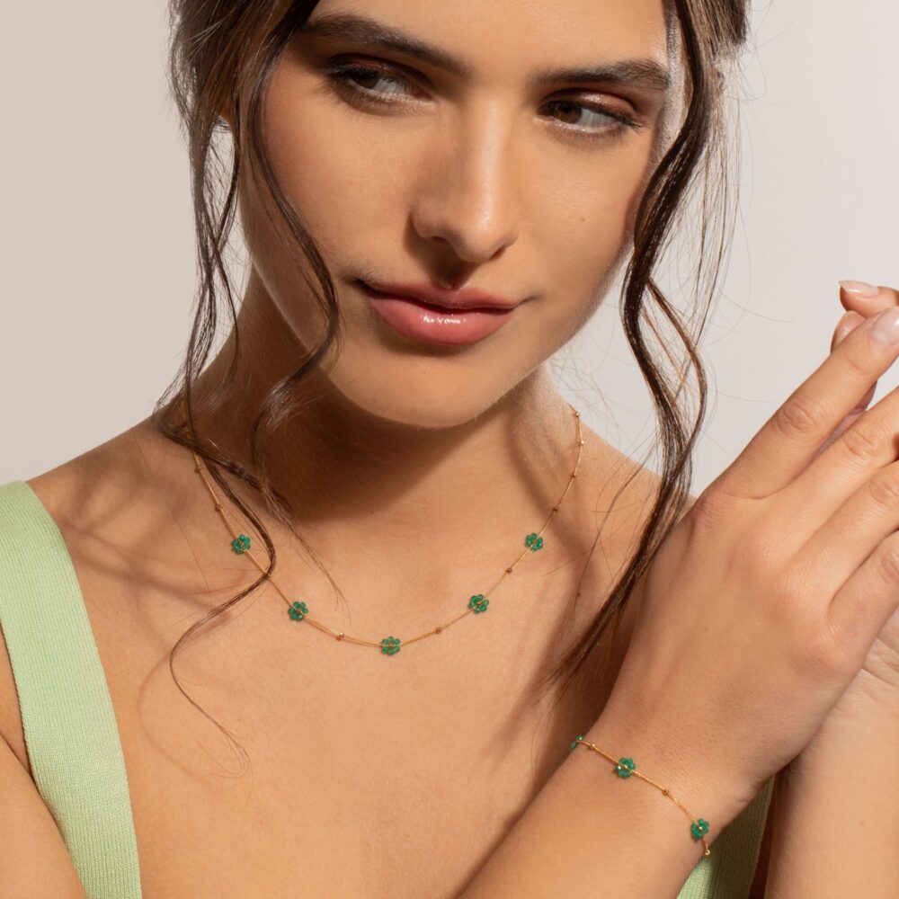 Alternative view of Collier "Bouquet Précieux" en Argent Doré et Fleurs d'Onyx Vert Naturel