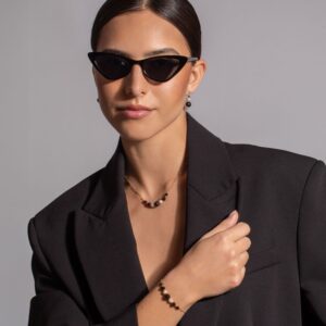 Boucles d'Oreilles Pendantes "Éclat Nocturne" en Argent Doré, Perle de Culture et Pierres Noires Facettées 5