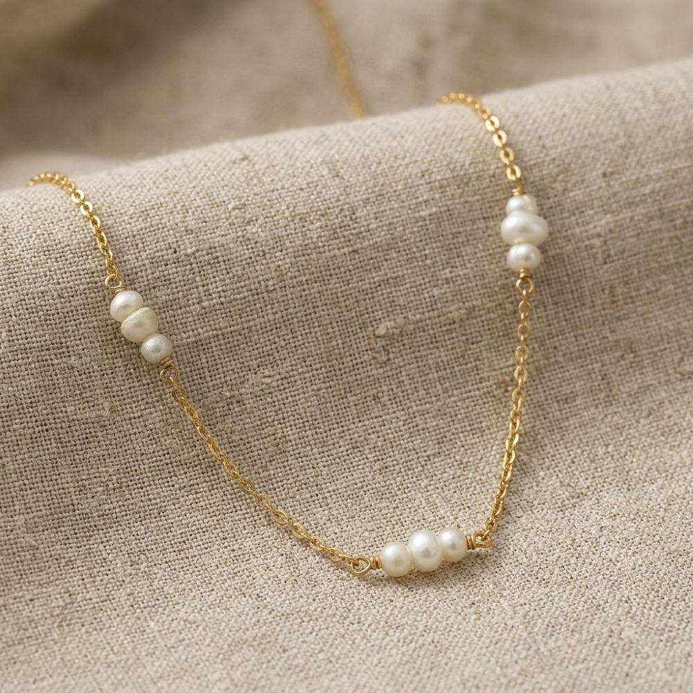 Alternative view of Collier Chaîne en Argent Doré et Perles  Naturelles Élégance Intemporelle