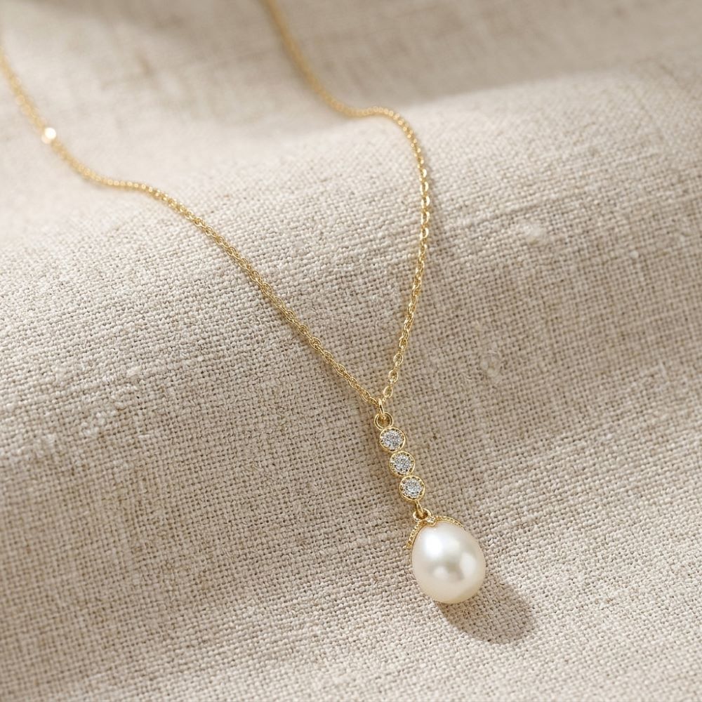 Alternative view of Collier argent dorée goutte de perle naturelle blanche zirconium