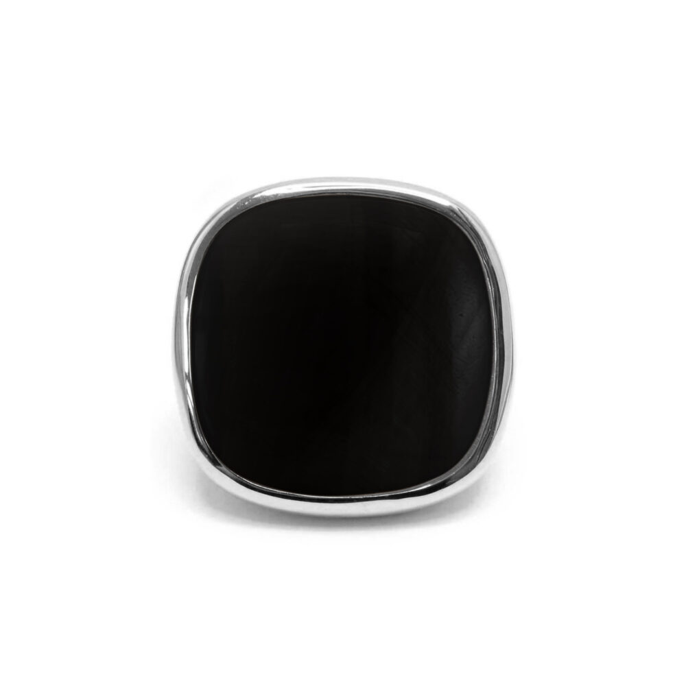 Bague à volume carrée en argent rhodié et pierre naturelle spinelle noire