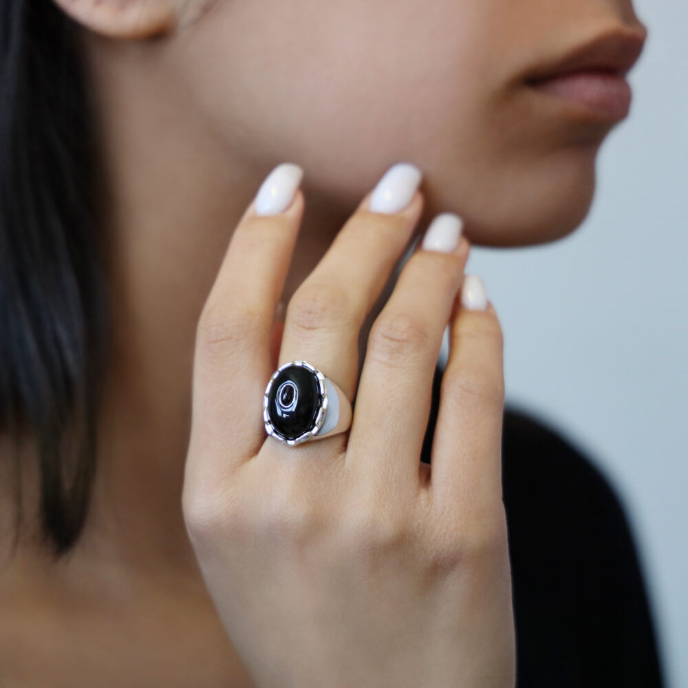 Clothid silver ring with onyx stone 2