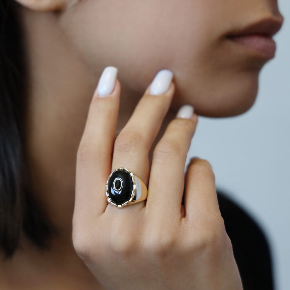 Clothide gilt silver ring with onyx stone 2