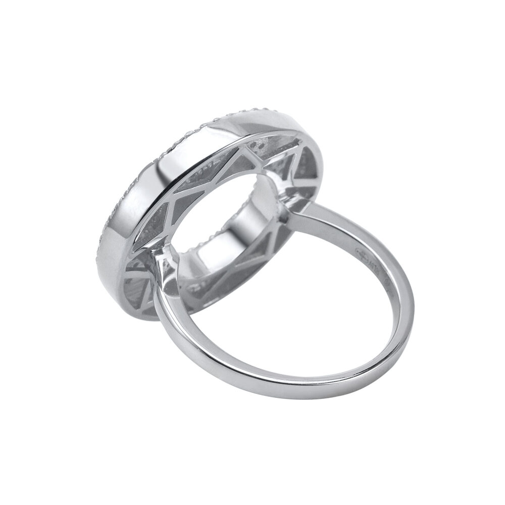 Round silver ring set with zirconium 6
