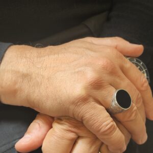 Bague chevalière homme poétique onyx argent 5