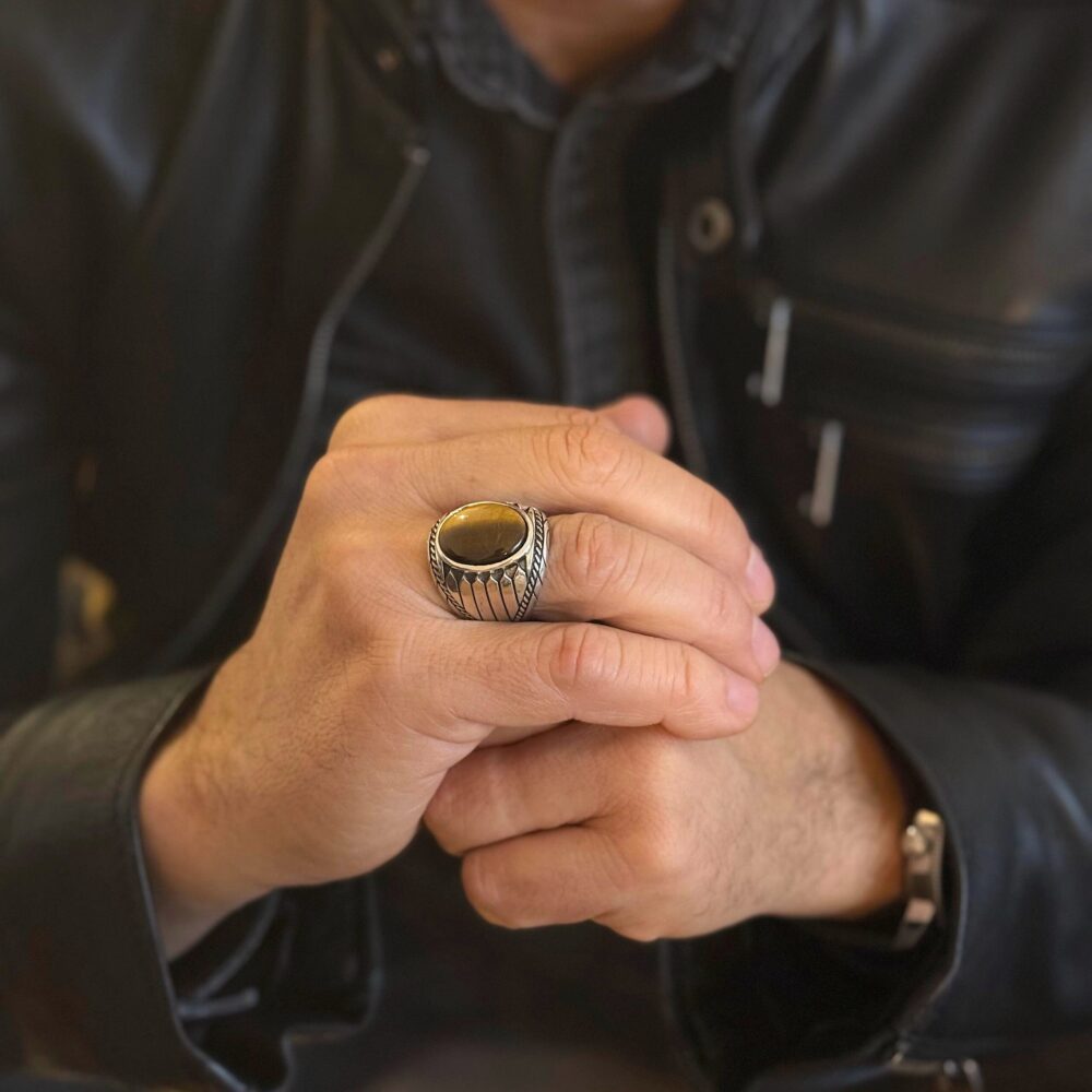 Alternative view of Bague homme argent œil de tigre indiana