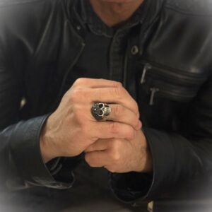 bague-tete-de-mort-precieuse-argent Bague argent tête de mort précieuse zirconium noir 6