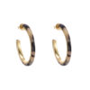 Boucles d'oreilles créoles modèle en argent doré et résine noire et blanche 1