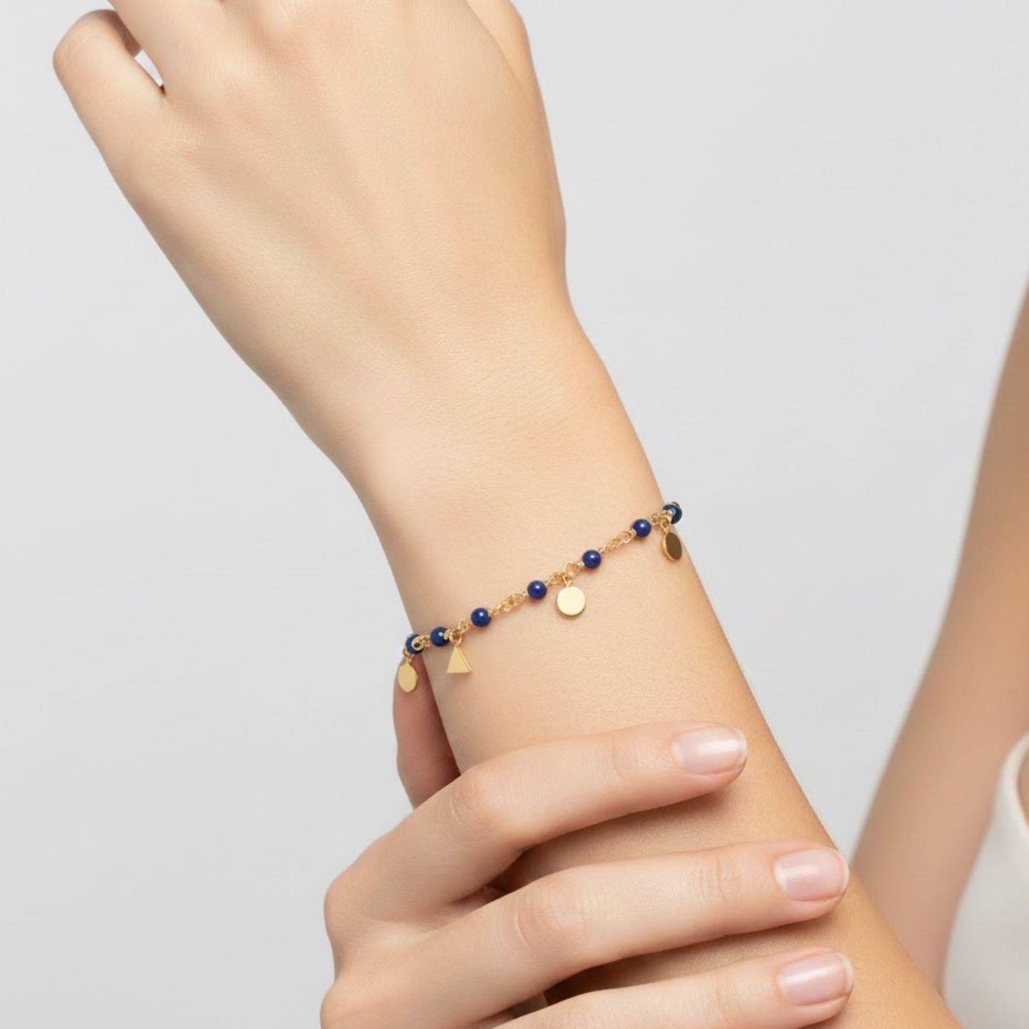 bracelet-argent-dore-pampilles-de-forme-geometrique-et-pierre-onyx-verte Bracelet argent doré pampilles de forme geometrique et pierre turquoise 2