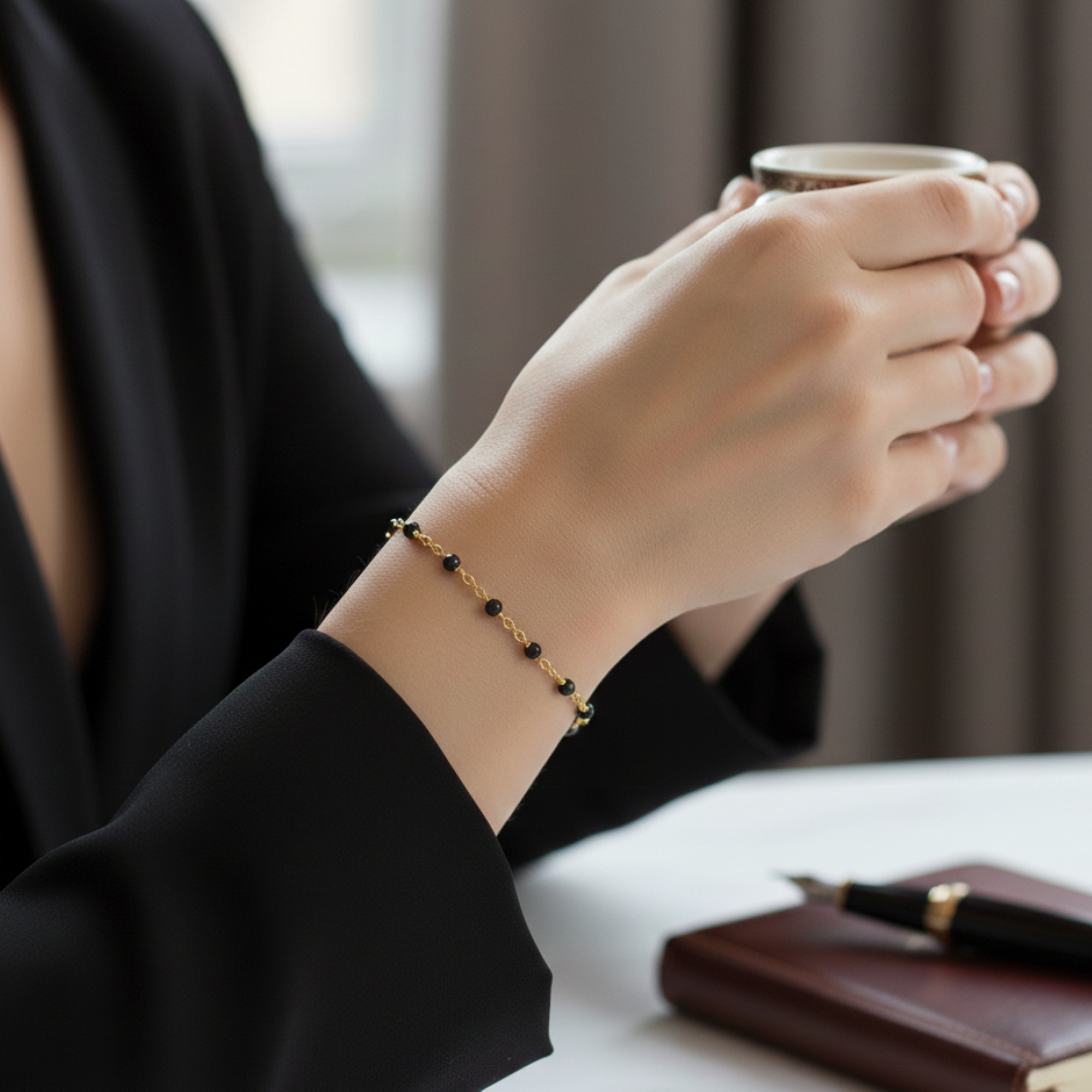 bracelet-en-argent-dore-pierres-noires Bracelet en argent doré pierres noires 2