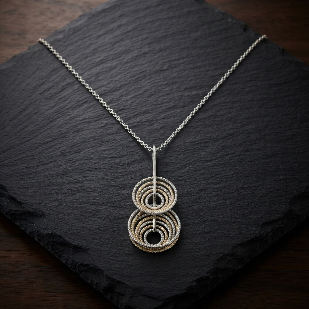 Alternative view of Collier Pendentif Cercles Entrelacés Bicolore en Argent 925 Finition Diamantée