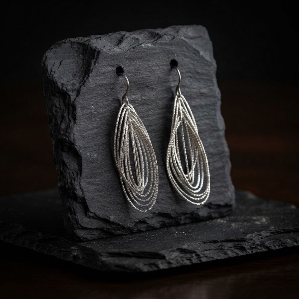 Alternative view of Boucles d'oreilles argent rhodié diamanté tourbillon