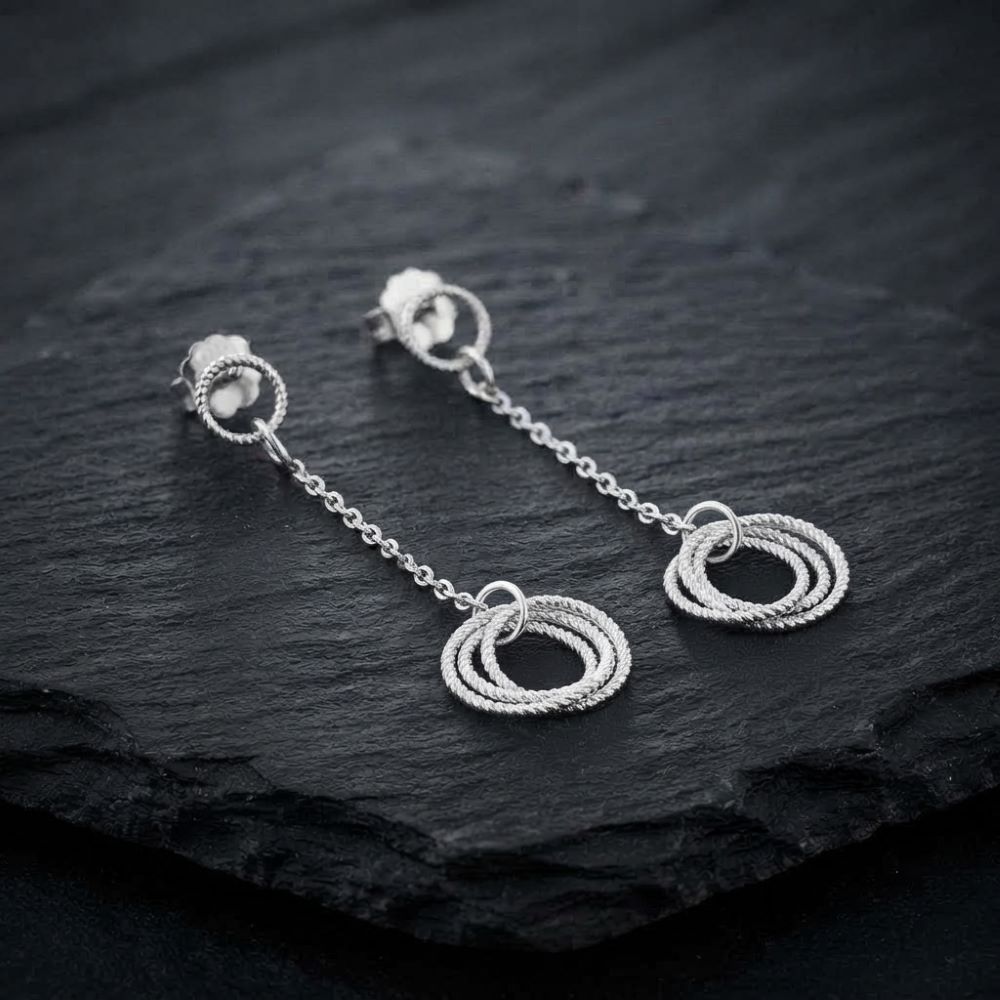 Alternative view of Boucles d'oreilles en argent rhodié diamanté classique