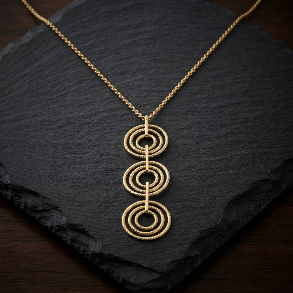 Alternative view of Collier Pendentif Anneaux superposés Doré