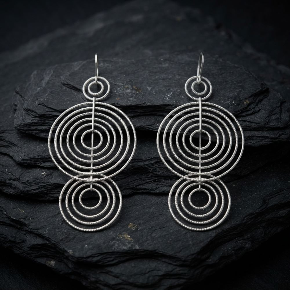 Alternative view of Boucles d'oreilles argent rhodié diamantées cercles énigmatiques