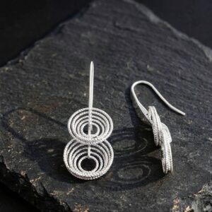 Boucles d’Oreilles Pendantes Cercles Entrelacés en Argent Rhodié Finition Diamantée Scintillante 4
