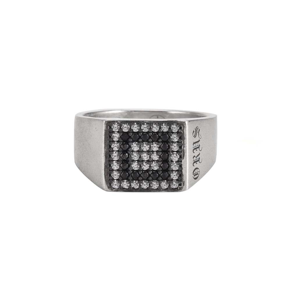Modern and geometric silver signet ring paved with black and white stone 5