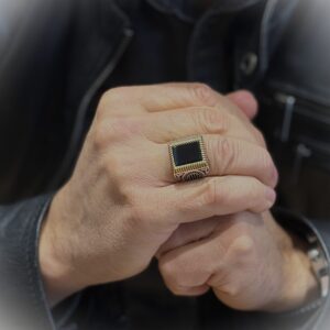 Chevalière homme argent doré rock love agate noire 5