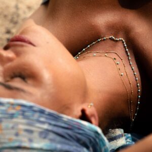 Collier argent doré double chaine et pierres naturelles turquoise 4